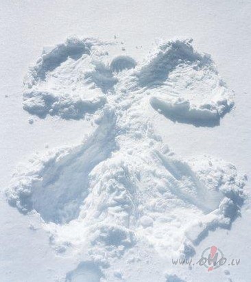 Cik skaisti, skaisti snieg!!!!!Viss apsnidzis balts, skaists un t�rs ...