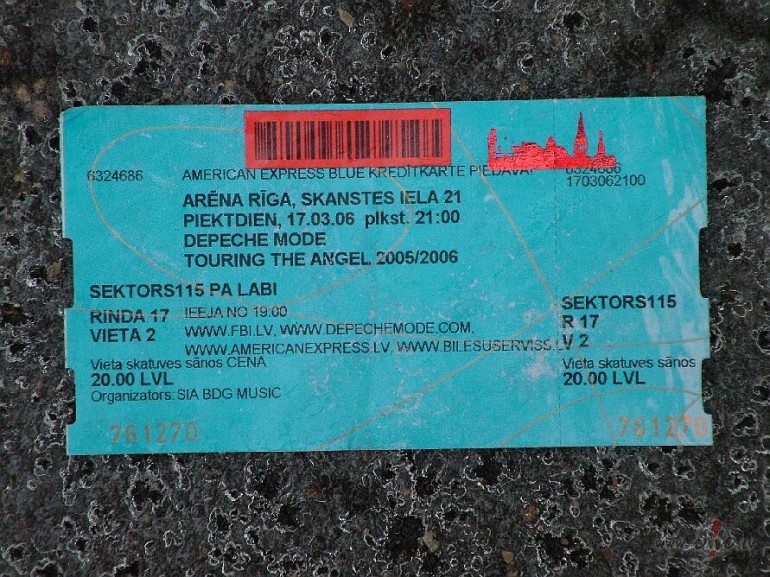 Sodien ari man salatetis piespeleja davanu :) atradu bileti uz ...