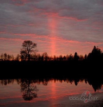 Pavasar�gas p�rdomas. Saules pil�ri Va�ington� ( halo veids)... Stabs ...