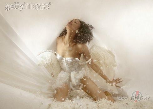 Es pa tav�jiem v�rdiem
k� vi��iem
zem M�ness
pusmistiskas ...