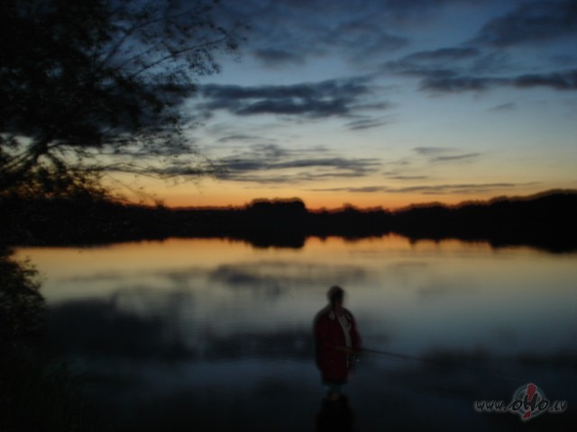 Tu dusi man� sird�, k� debess j�r� dus,-
t� pieber p�rl�m bez ...