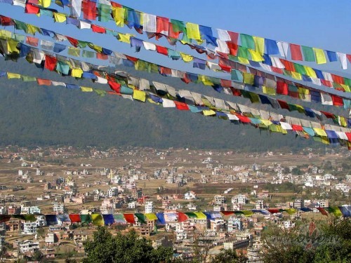 Budistu karodzi�iem ir dazhadas krasas, jo tie katrs simbolize savu ...