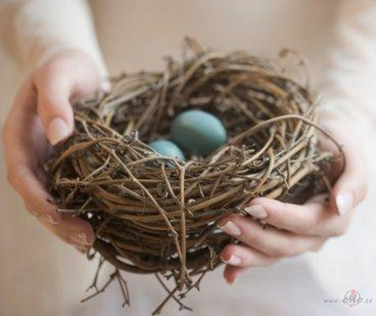 Augstu ��poties,
T�lu l�koties, 
Olas groziem sakr�sot 
Un no ...