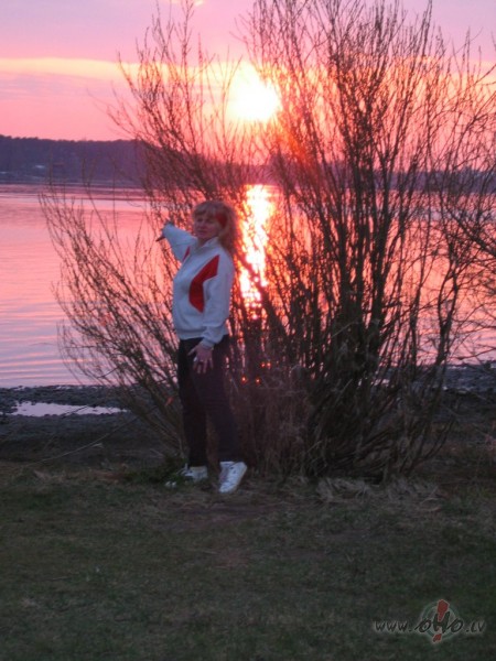 Zelta laikus gaid�t velti,
Tie aiz m���bas ir celti,
Tuk�a t�da ...