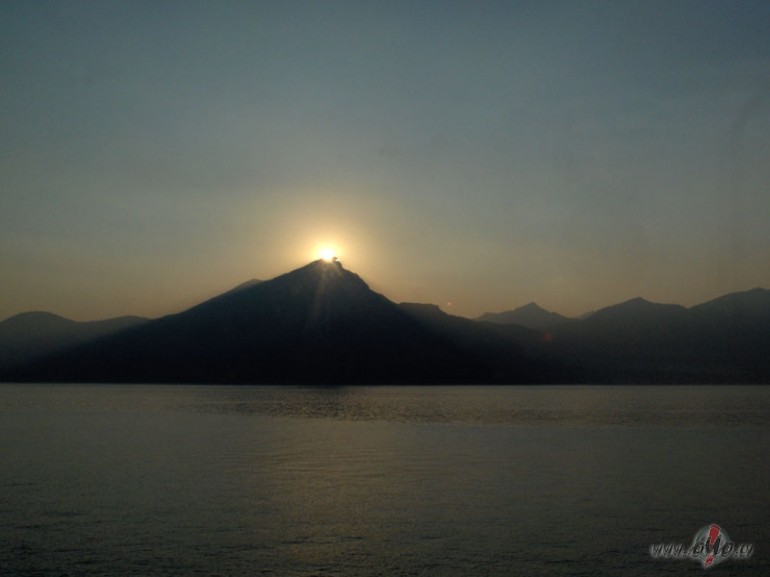 Mums j�m�c�s pieskarties liet�m, kas deg,Nesl�kt, ja dzi�um� ved, un ...