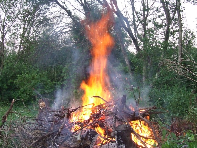 Lai st�v�ja, kam st�v�ja
J�n��ami, tam st�v�ja
Alus kaste ...