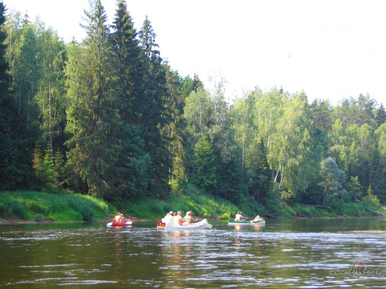 Ooo, pa Gauju ar plostu => 1x t�ds piedz�vojums!Kolos�li!!!