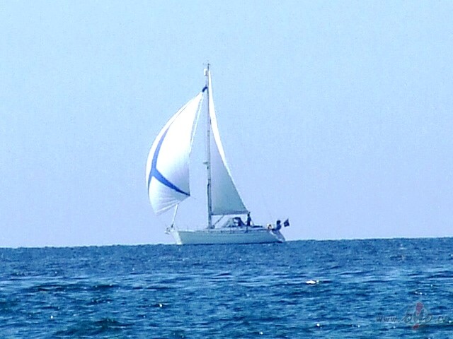 Ak laim�gie smiekli,
Ko atkal es sm�ju!
Ar tevi man viegli
K� ...