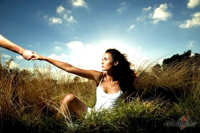 Cik jauki izskaties!
Tu jaut�:
,,Bet tie�i kas? ,,
Pieliecos un ...