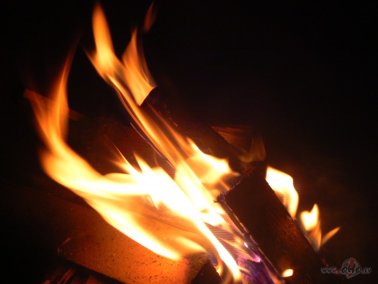 Ir br��i, kad apst�ties gribas manUn izsl�gt it visu, kas apk�rt man ...