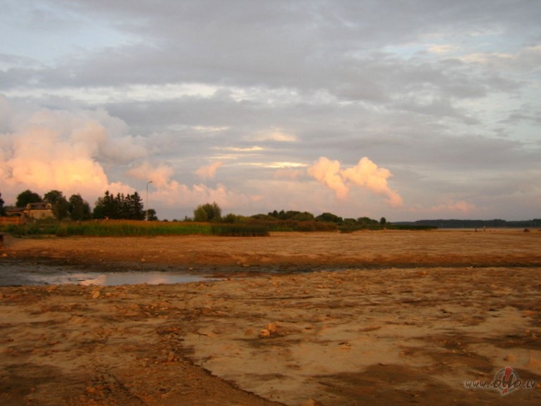 Daugav� nolaists �dens => uz Meinarda salu var aizstaig�t... es ...
