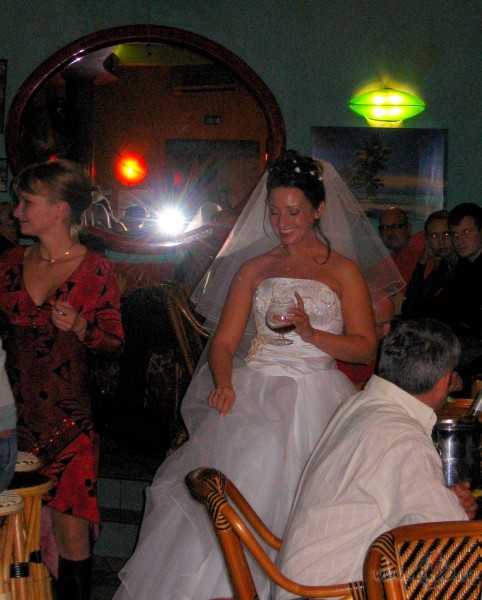 Ko dara l�gava (k�zu kleit�) divat� ar draudzeni b�r�?!?
�onakt ...