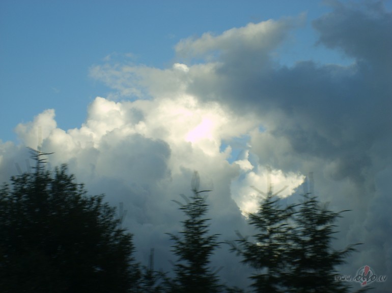 Uzliec man savu plaukstu uz pieres diena un neko vair�k - man tikai ...