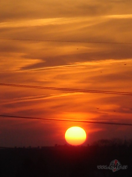 Njem spaarnus, ruupeem paari laidies, Kaa taurenis zem saules spozjs, ...