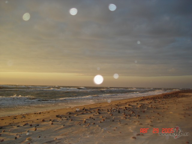 Es ar savaam kautraam domaam, pati sevi nezinot, liidzi bezdeliigaam ...