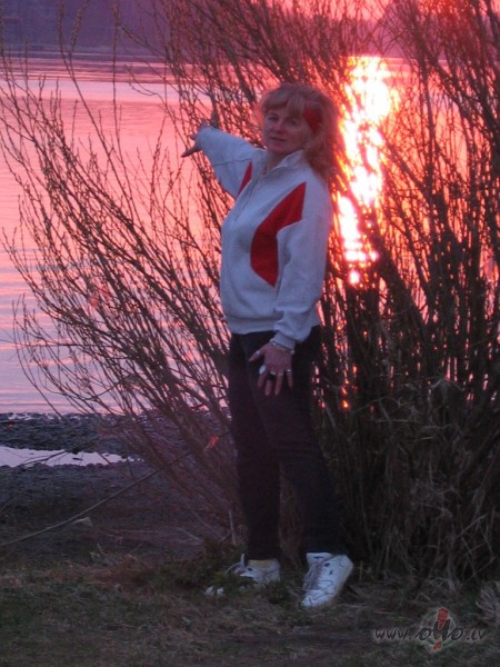 T�koj�s �aj� burv�gaj� saules pielietaj� dieni�� papr�tot... �or�t ...