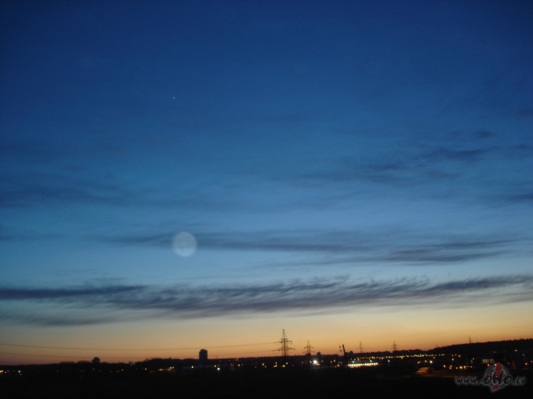 Ko pateikt shajaa briisnii.... fonaa perspektiivais ljubestiibas ...