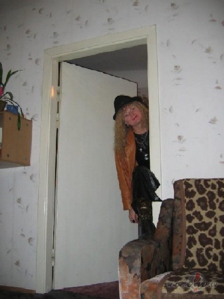 Ir nu gan �on dieni�a..... galva p�rpilna ar domu dom�m.... �um-mud� ...