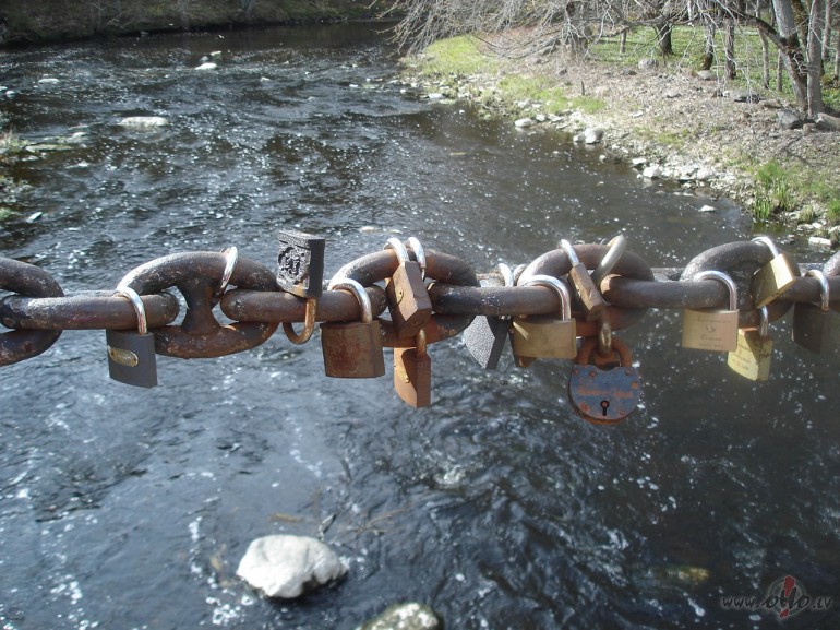 Dz�v� ir t�di mirk�i, kad p�c k�da skumsti tik �oti, ka v�lies izraut ...