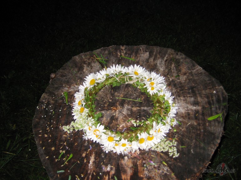 L�gojoti pinu vainadzi�u no vis�mi j��z�l�t�m, naksni�� tik nost to ...