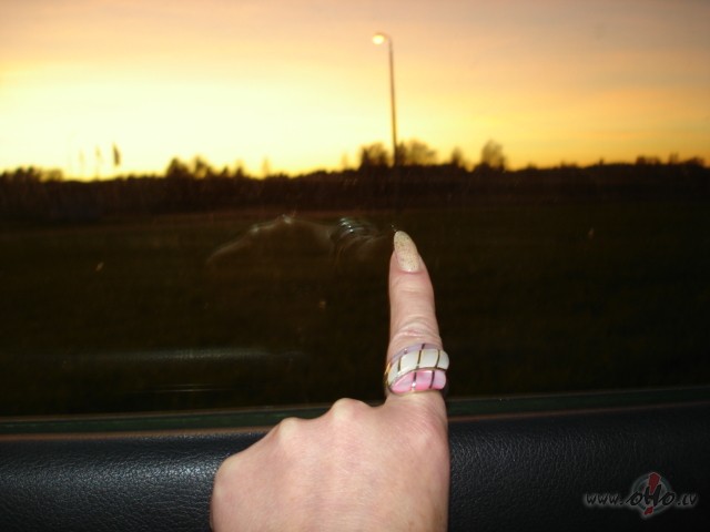 Piektdiena kl�t :))!!!!!!!!!!!!!!
Es, piem�ram, ja zeme ar debes�m ...