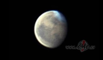 Parasti sarkans, patlaban zils. Pie t� vain�gi ledus krist�li�i ...