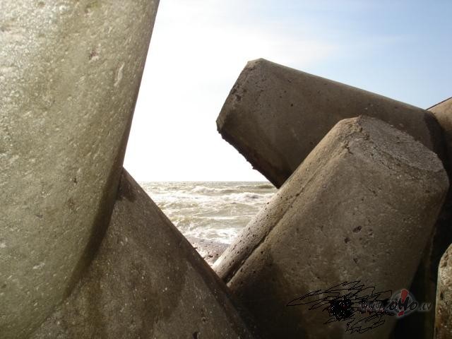 .... ienaaku, paskatos..... nomierinos, jo saveejiem she viss ...