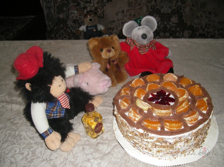 Johaid�! Izcepu sava m��a piekto torti, un �d�ji jau kl�t k� saukti!