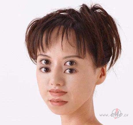 Un tagad pasakiet viennoz�m�gi: vai att�l� redzamajai sievietei ir ...