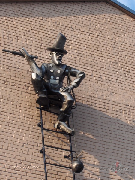 B�siet lielisk� om�. M�j�s s�d�t nen�ks ne pr�t�, mekl�siet izklaides ...