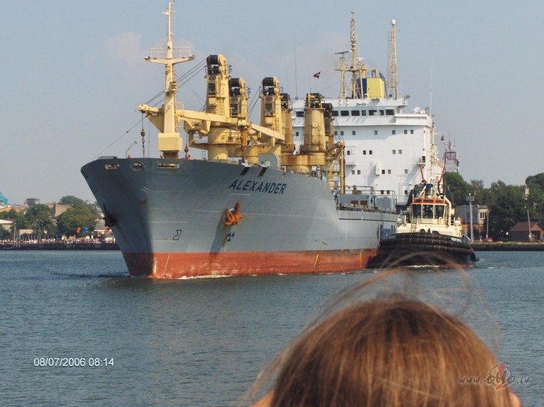 Dv��iTre�diena, 11.06.2008Uz vakarpusi sajut�si, ka zeme zem k�j�m ...