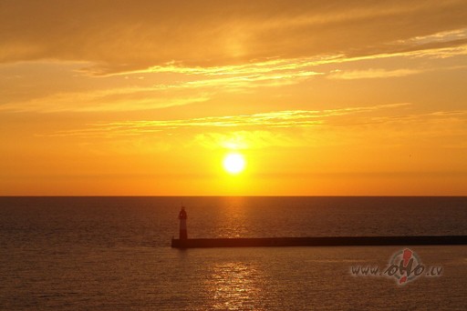 Pa j�ras malu manas ilgas brien,T�m l�dzi Tavi v�rdi jaukie,Tie ...