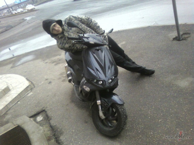 Dz�vo dz�vi vienos priekos, trusikos un gumijniekos!