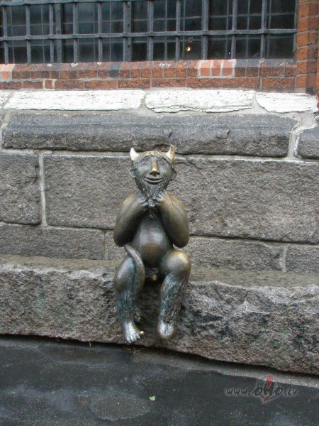 Pl�ni main�sies ik pa stundai. M��ini vismaz sevi neapvest ap st�ri. ...