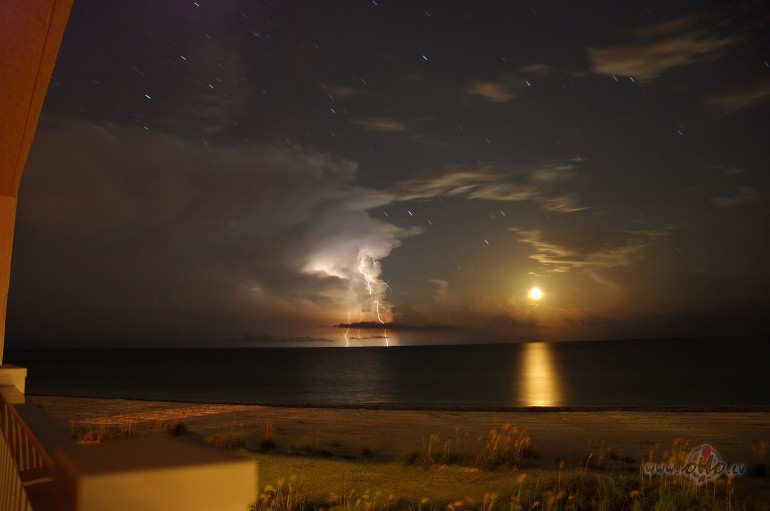 Atkal,atkal ir debesis pu�u,iel�st dvesel� sudrabains starsapsp�d un ...