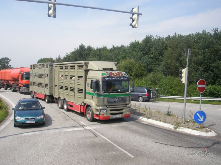 ....uz R�ga - Daugavpils �osejas �etr�s viet�s &nbsp;auto da��d�s ...