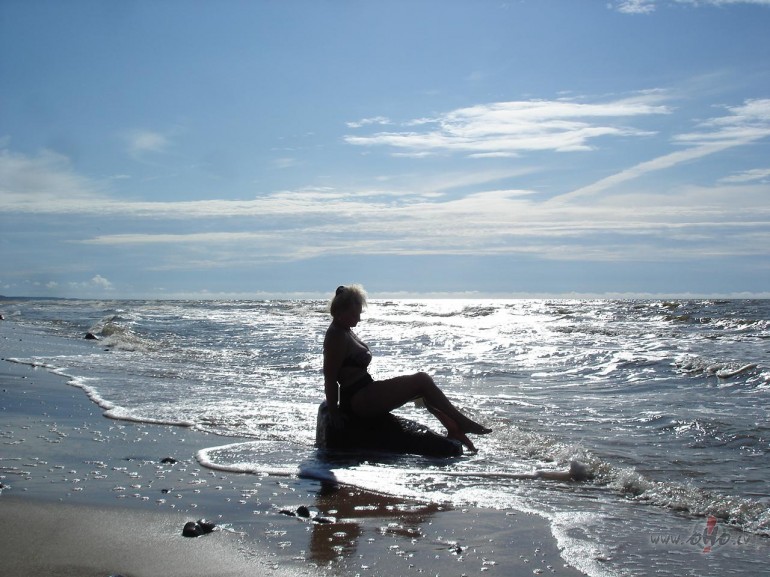 Sveiki�i- hallo-bonjour (.... aiii, grib�tos v�l k�d� valod� to ...