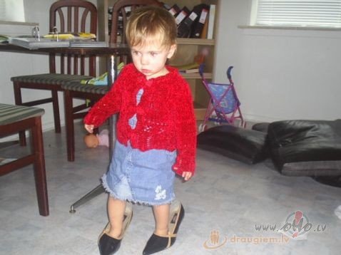 Smiekl�g�kais �odienas nov�l�jums...laim�gu jauno gadu!...nek� ...