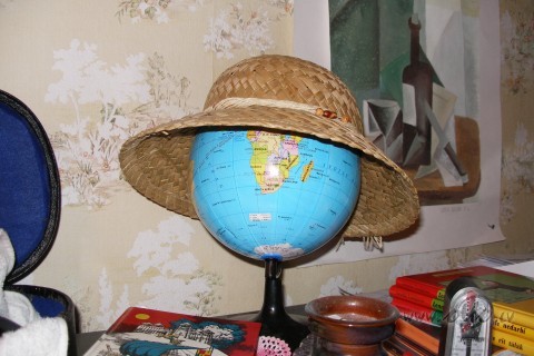 &nbsp;uzliku galv� cepuri 
................................un istab� ...