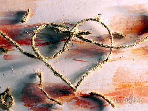 Kaut k� aiz��r�s teikums.The world is a joke when out of love. 