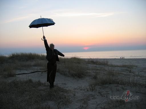 V�l�jos ko teikt..... ta�u nakts klusin�ja ar� manu v�lmi gar�m ...