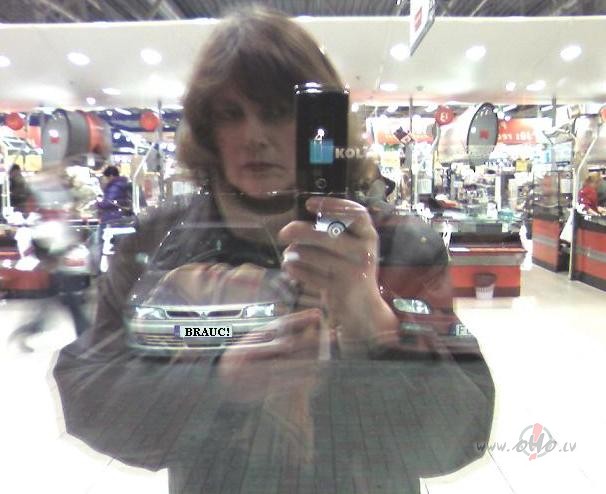 Izskat�s tik sav�ds viss, auto rok�s man�s, �r� plos�s ziemelis, ...