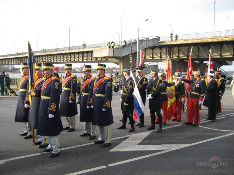   ...ei, latvju zeltenes!...vai kc rzemnieks ar tika no jums ...