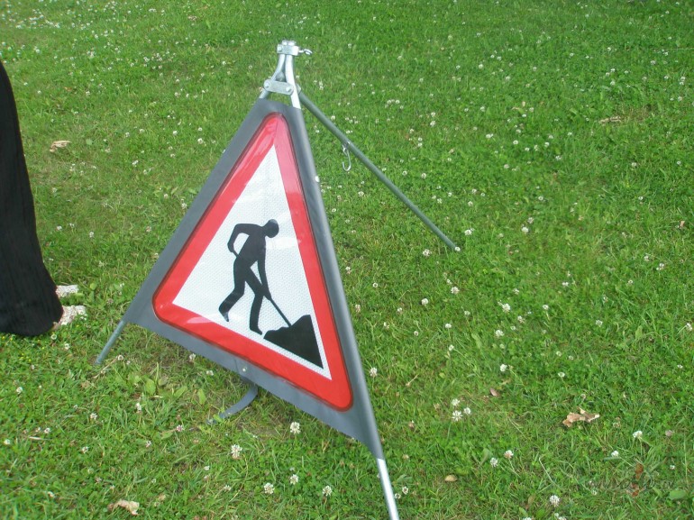 B�c un ir..kas?..laimes saj�ta sird�.........darot darbu ,pagriezies  ...