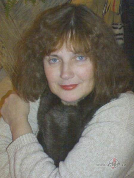 PAR DIEN�M
Skrien manas dienas ,burvju sp�rniem aizlido ar v�ju,V�l ...