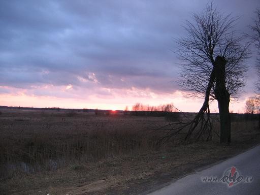 Piedodiet.... sa�emto v�stu�u atbil�u rakst��ani r�d�s pietr�ks ...