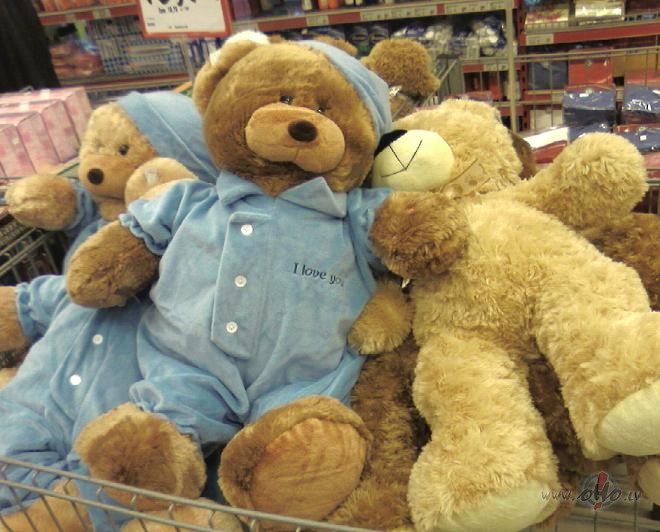 S�cies jauns m�nesis, diezgan snaudu�ot, �tri p�r��irt kalend�ra ...