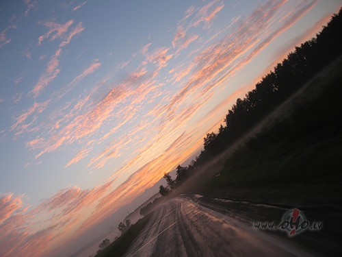 Man m�konis savs un zvaigzne,kas debes�s maigi skan,un aicina t�l�k ...