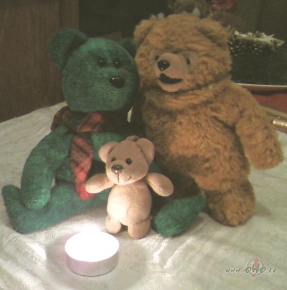 NAKTS DARBI
es gribu tikties ar saulaino t�li�is vien� mier� grau� ...