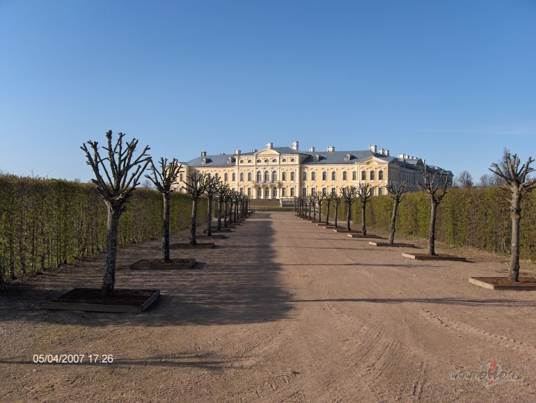 Bezsvara st�voklis...starp b�d�m un priekiem........